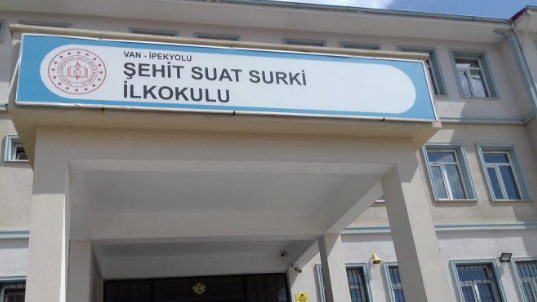 Okula Bıçaklı Saldırı: 2 Öğretmen Yaralandı, Biri Ağır