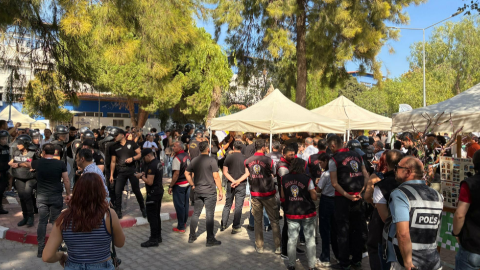Ege Üniversitesi'nde öğrencilere polis müdahalesi