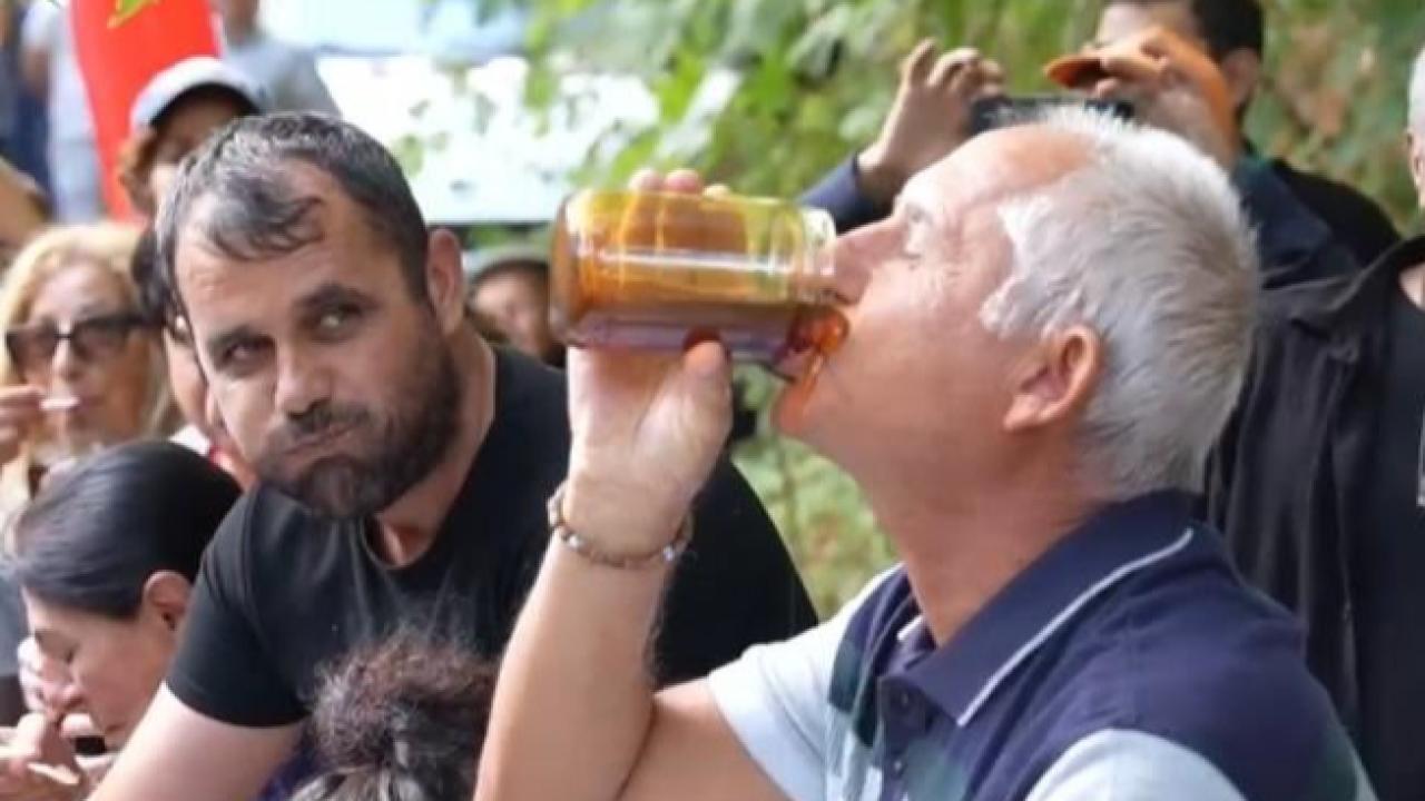 2 Dakikada 1 Kilogram Bal Yedi