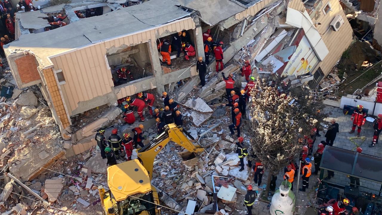 Gebze’de Çöken Binada Enkaz Altındaki Ailenin Kimlikleri Açıklandı