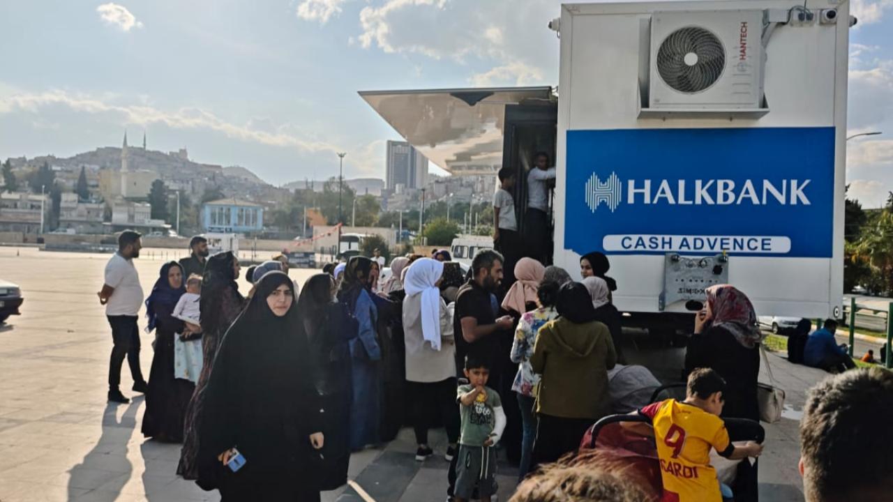 Şanlıurfa’da Aile Kart Kuyruğu Uzun Bekleyişe Yol Açıyor