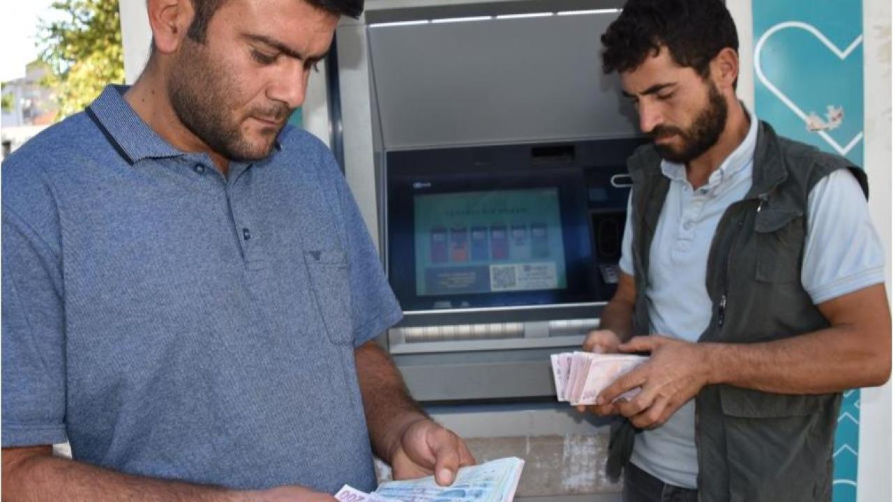 Şanlıurfa'da ATM'de Buldukları Paranın Sahibini Arıyorlar