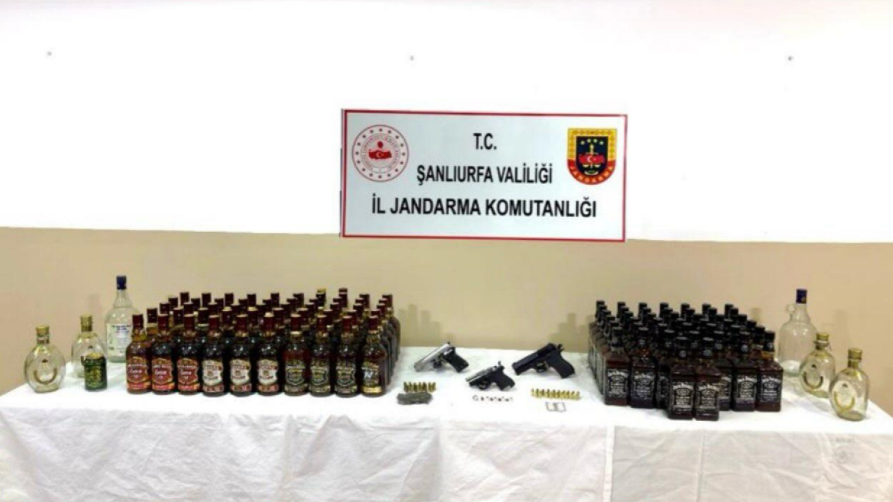 Şanlıurfa'da 97 Şişe Kaçak Alkol ve Silah Ele Geçirildi