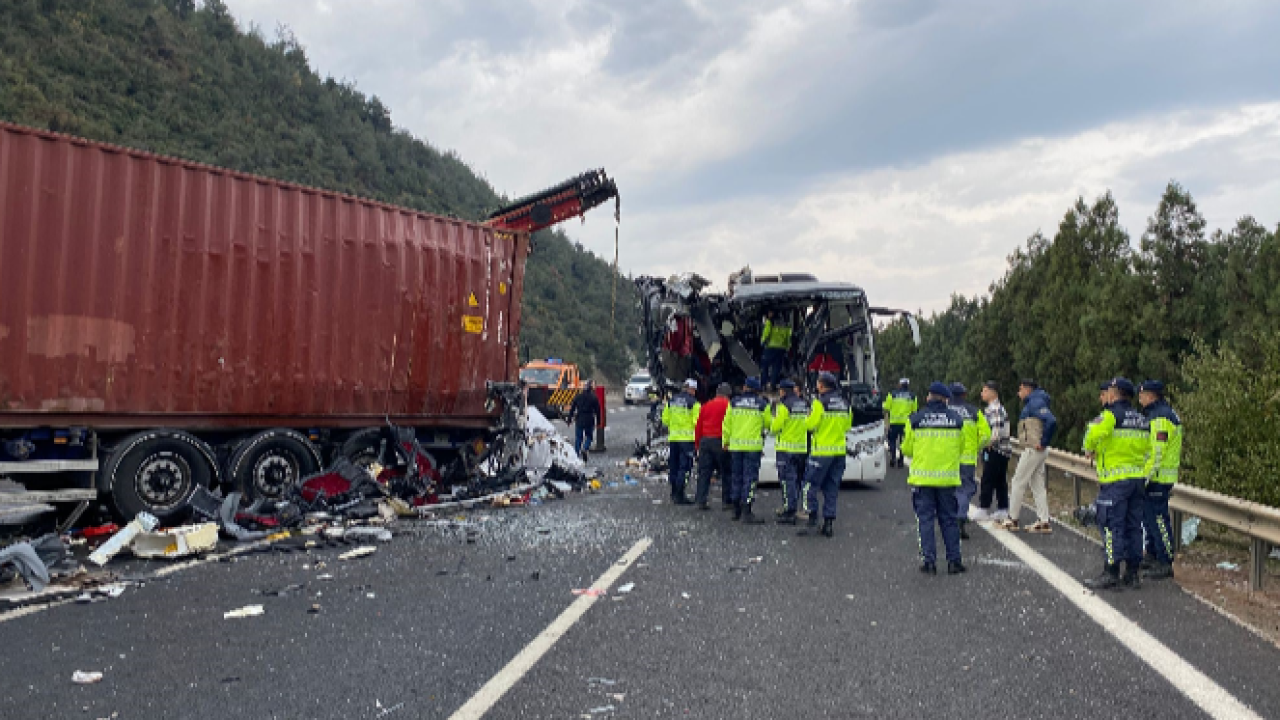 Osmaniye’de Feci Kaza: Otobüs Tıra Çarptı, 7 Ölü