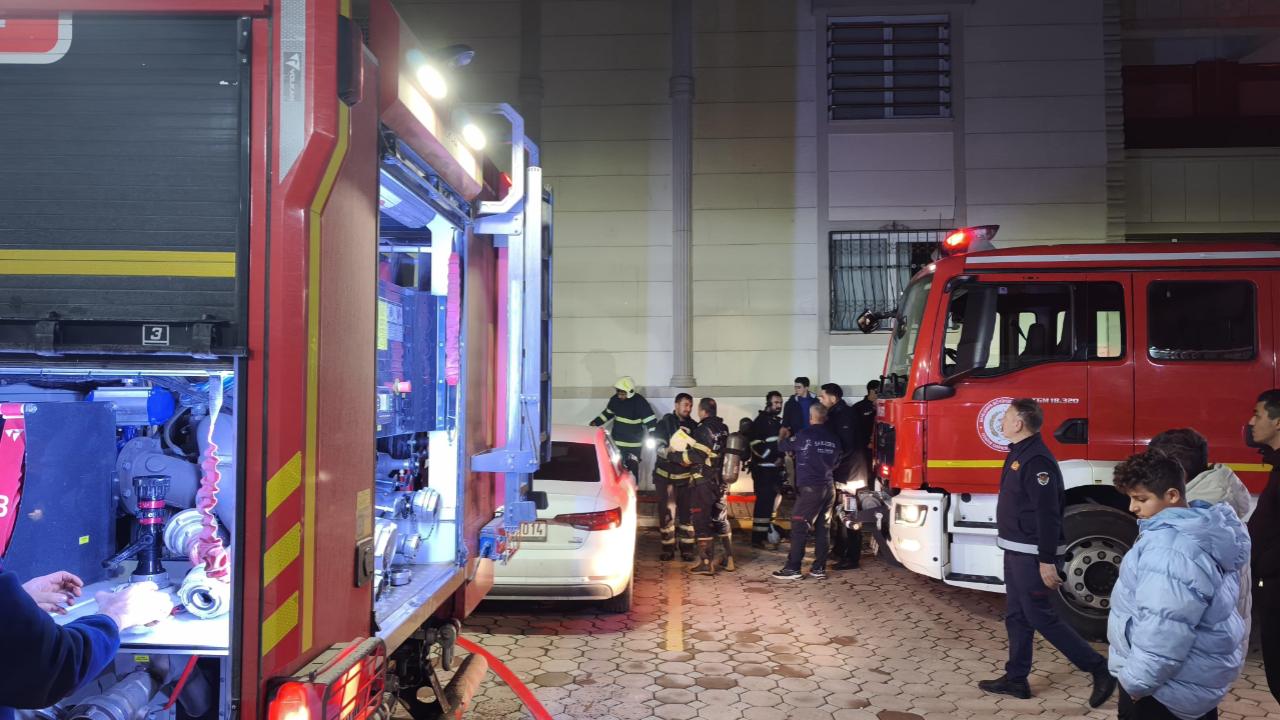 Şanlıurfa'da 10 Katlı Binada Korkutan Yangın