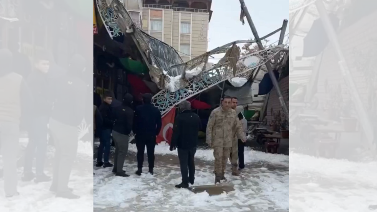 Faciaya ramak kaldı! Şanlıurfa’da kar yağışı nedeniyle çöktü