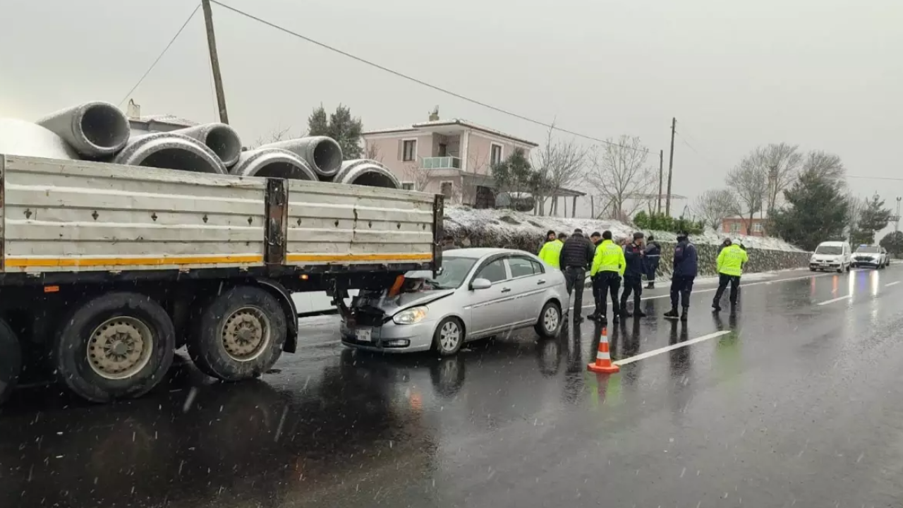 Otobüs Yol Kenarındaki İnsanlara Çarptı: 1 Ölü 3 Yaralı