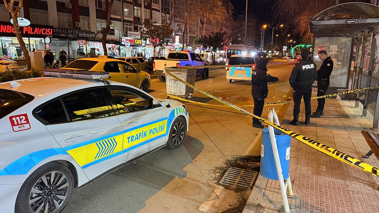 Adana'da otobüs beklerken silahla vuruldu!