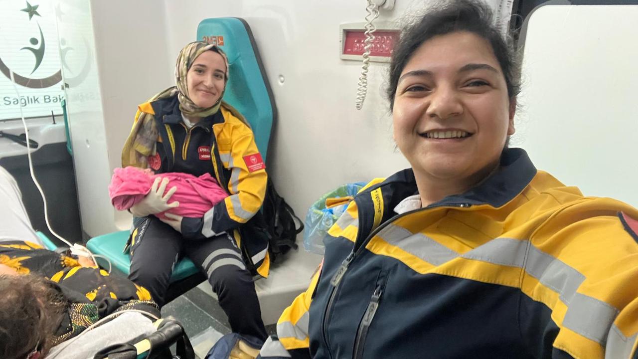 Urfa’da bir ambulansta doğum heyecanı!
