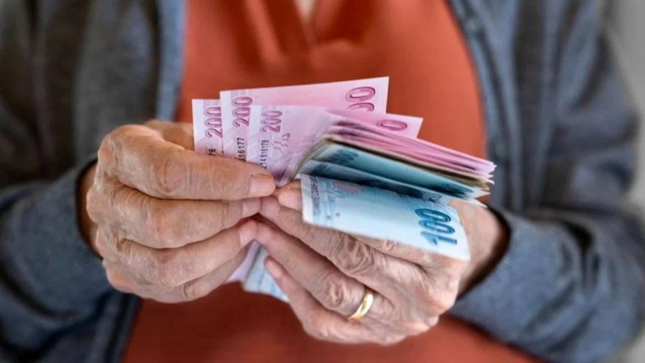 Emeklilerin maaş ödemeleri başladı!