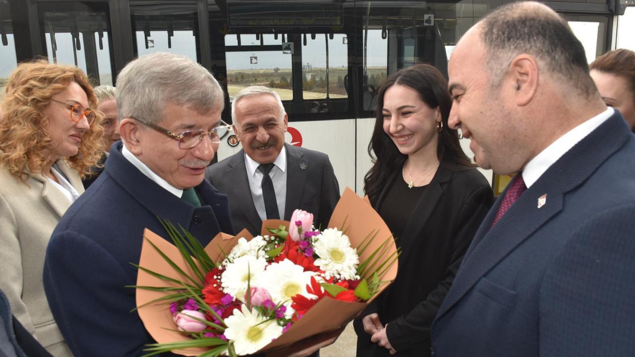 Eski Başbakan Davutoğlu Şanlıurfa'da!