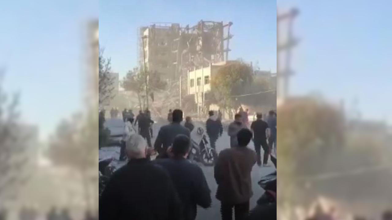 İran'da Uzmanlar Meclisi vuruldu!