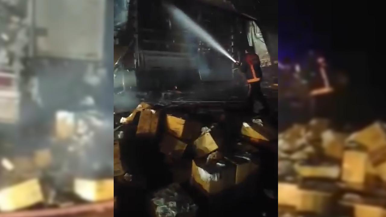 Urfa'da seyir halindeki tır alev topuna döndü!
