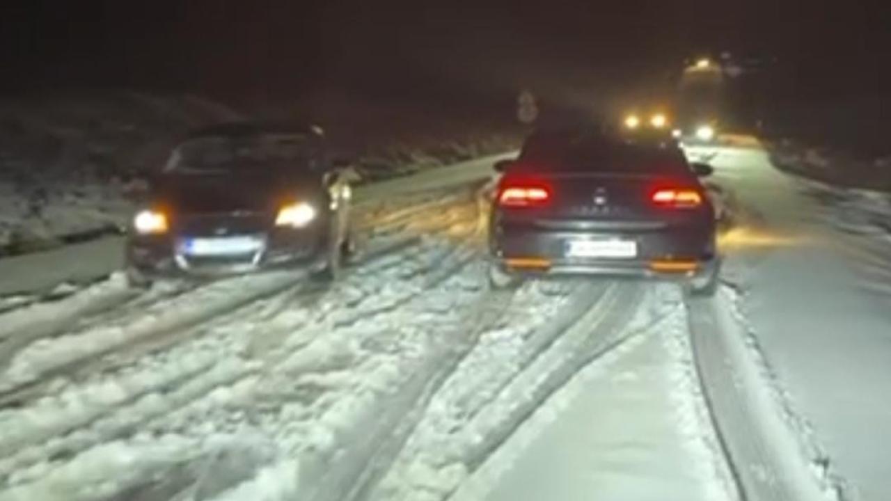 Urfa'da dolu ve kar yağışı hayatı felç etti!