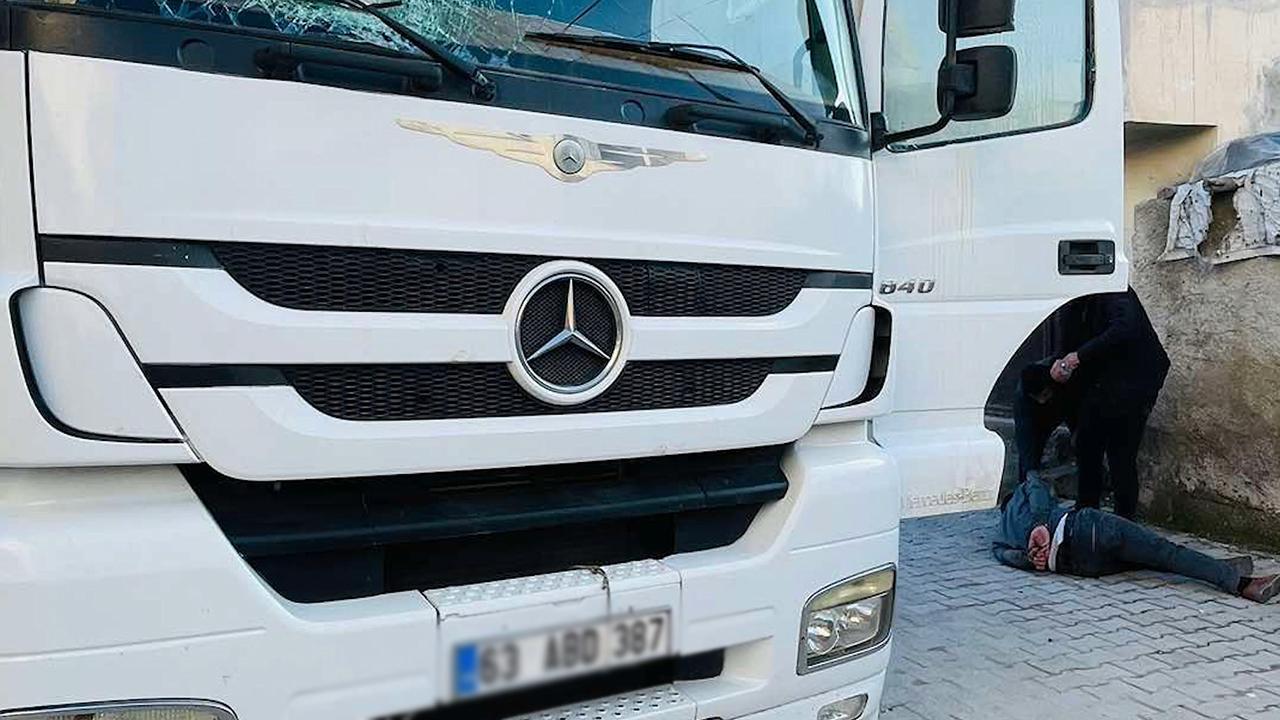 Urfa’da film gibi olay! Önünü kestiler, darp ettiler, tırı kaçırdılar!