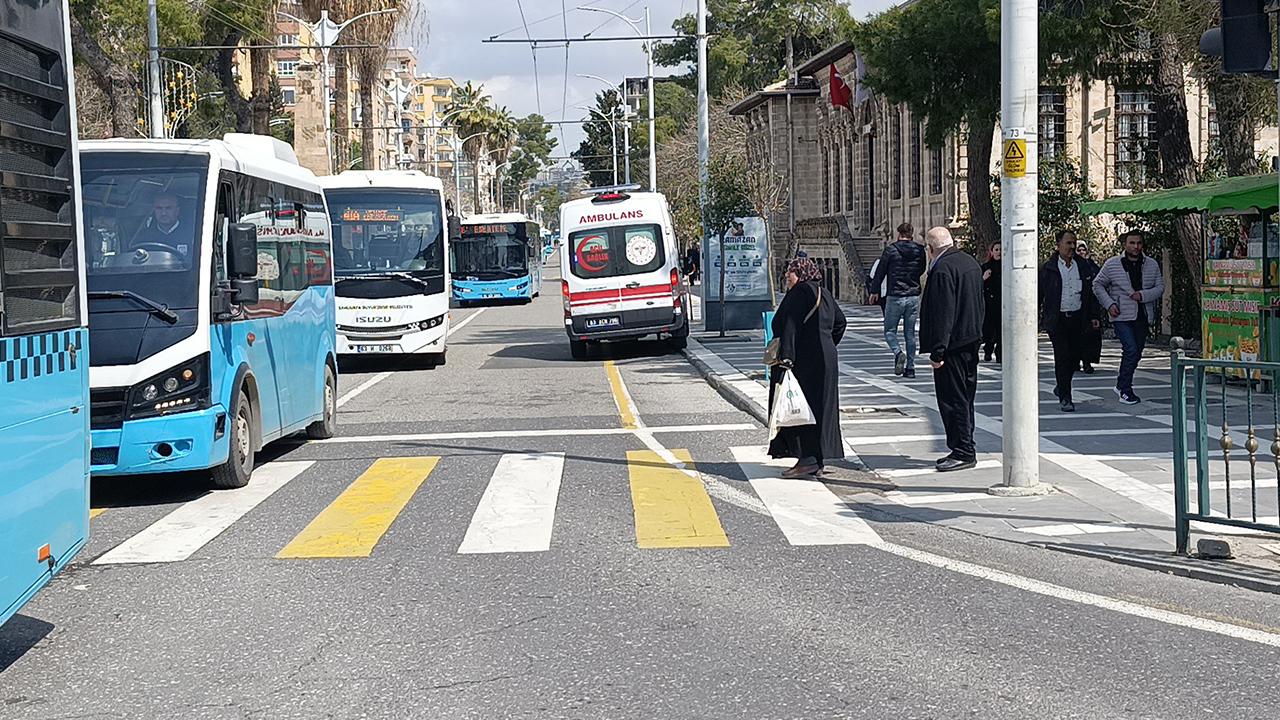 Urfa'da özel halk otobüsünün çarptığı kişi yaralandı!