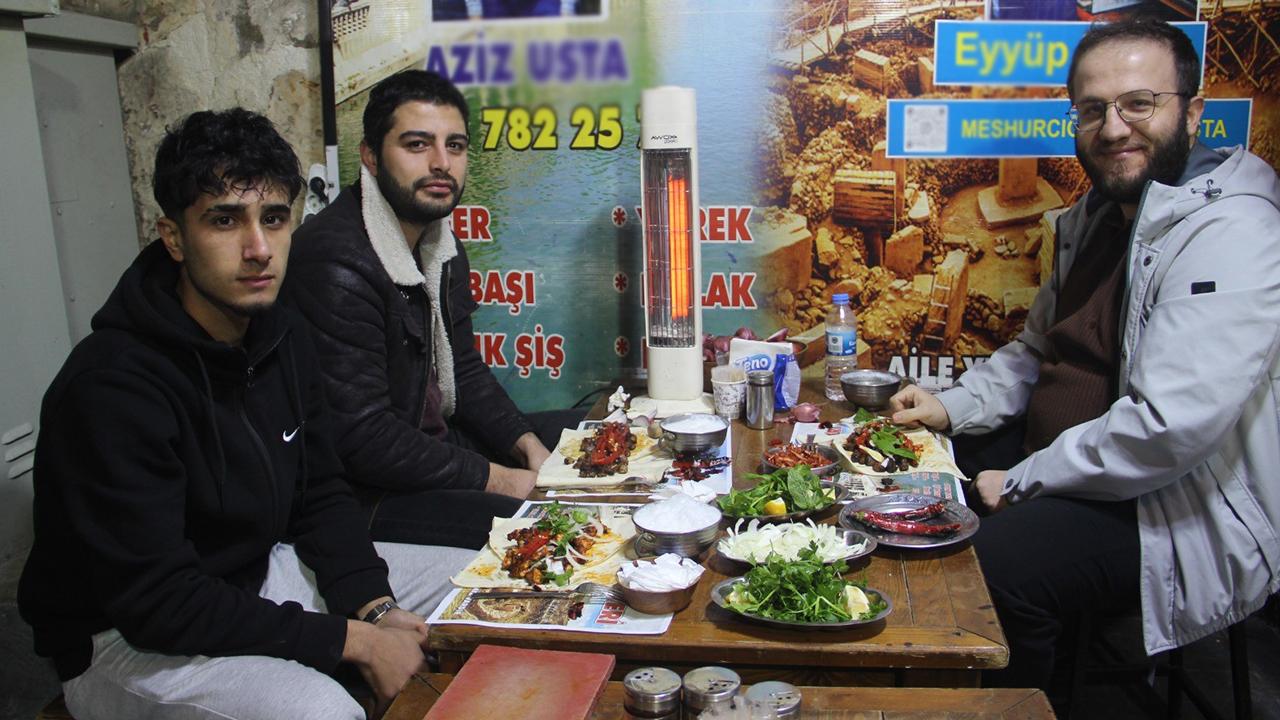 Urfa'da sahur vakti ciğer keyfi!