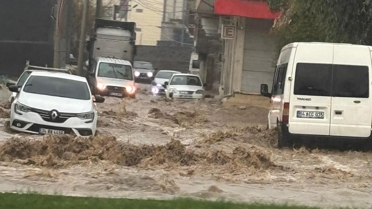 Urfa'da sel felaketi: Büyükşehirden kritik uyarı!