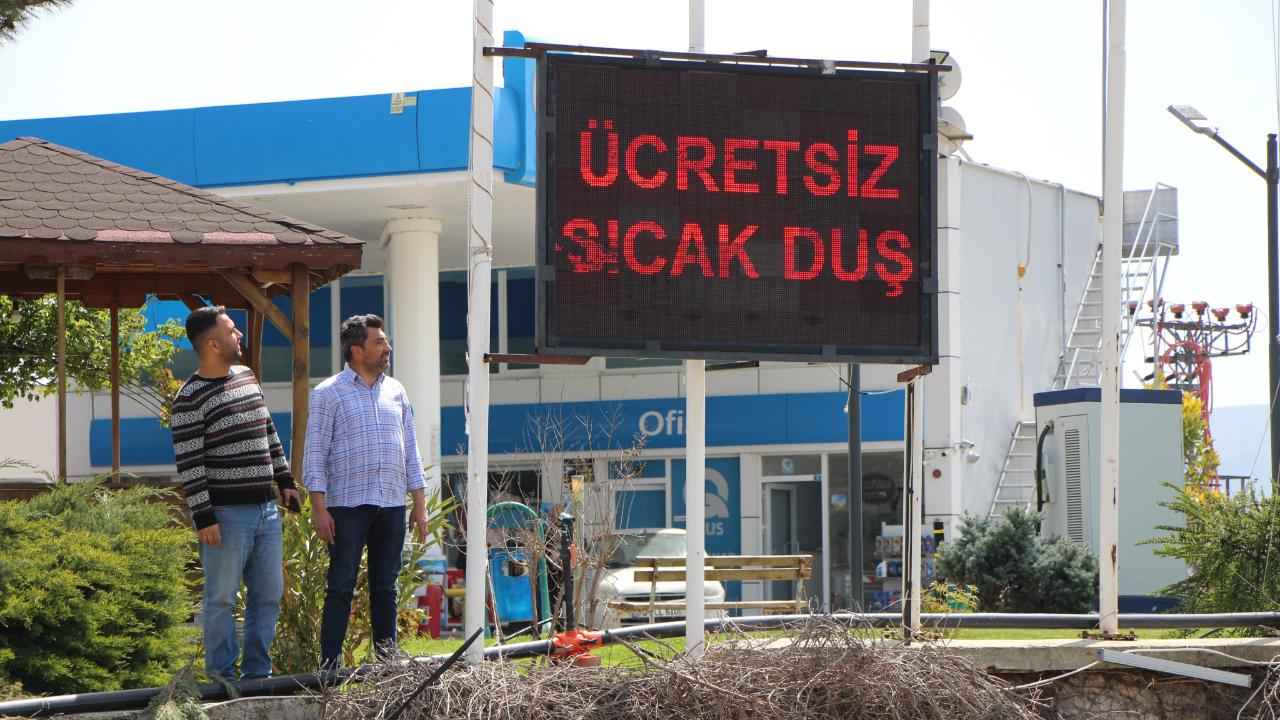 Akaryakıt istasyonundan ücretsiz sıcak duş!