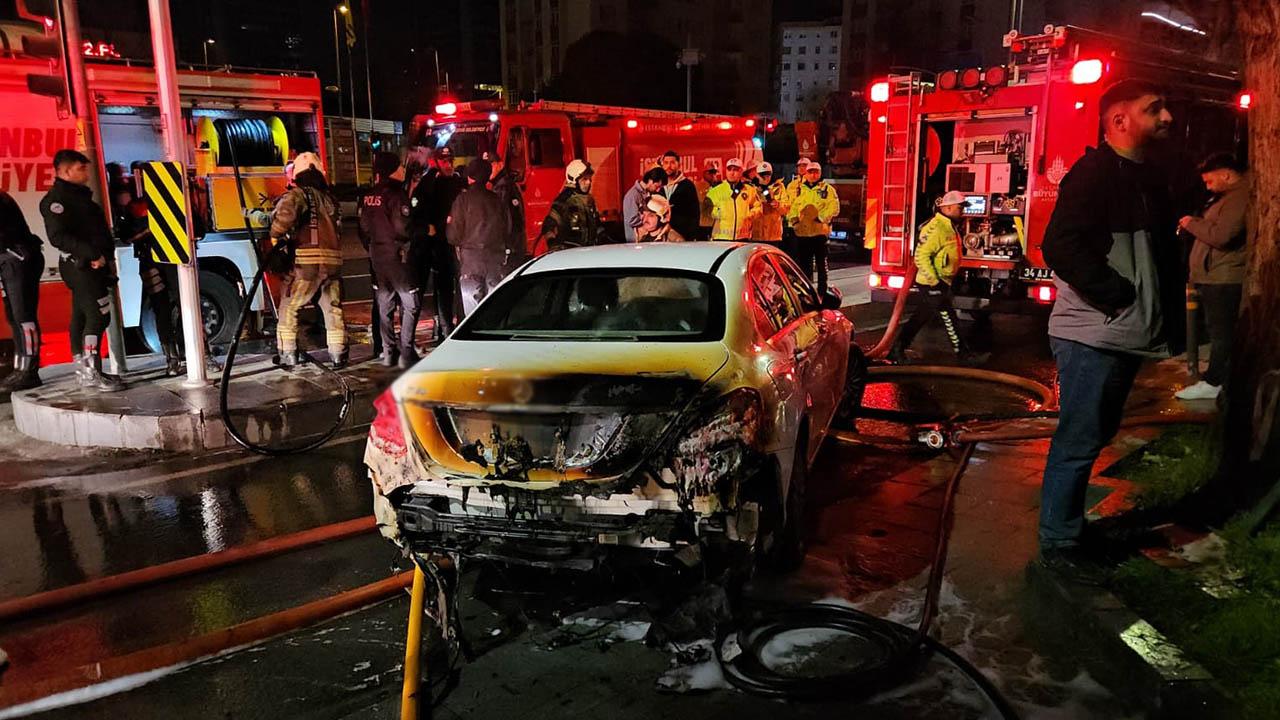 Araç kiralama şirketindeki araçlar küle döndü! O anlar kamerada!