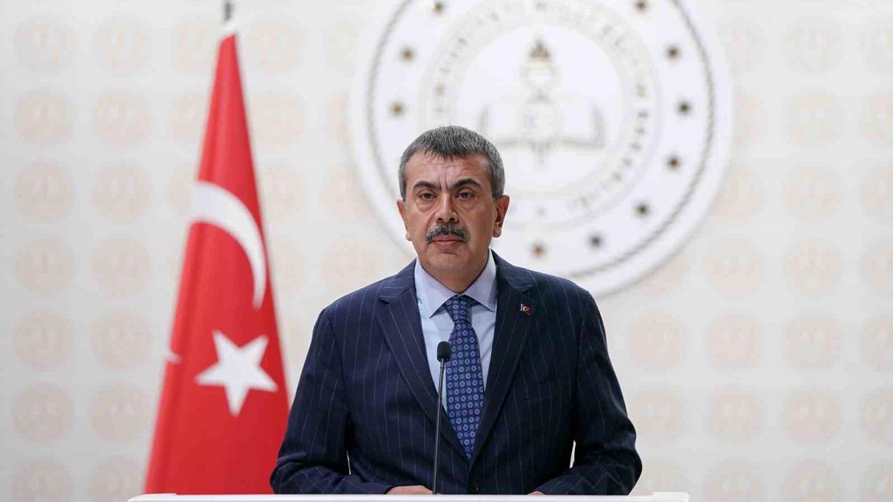 Bakan Tekin: "Milletimizin ve eğitim camiamızın başı sağ olsun"