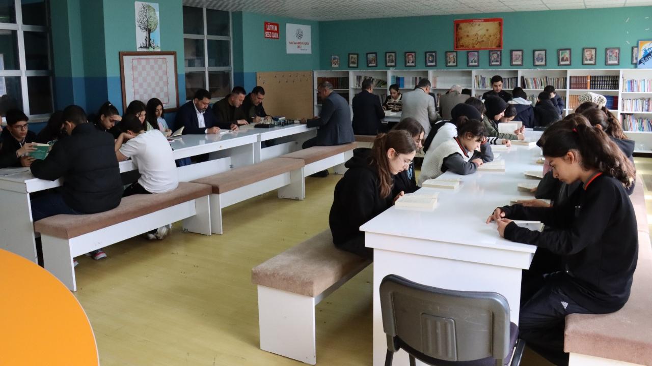 Büyükşehir'den Kütüphaneler Haftası'nda kitap okuma etkinliği!