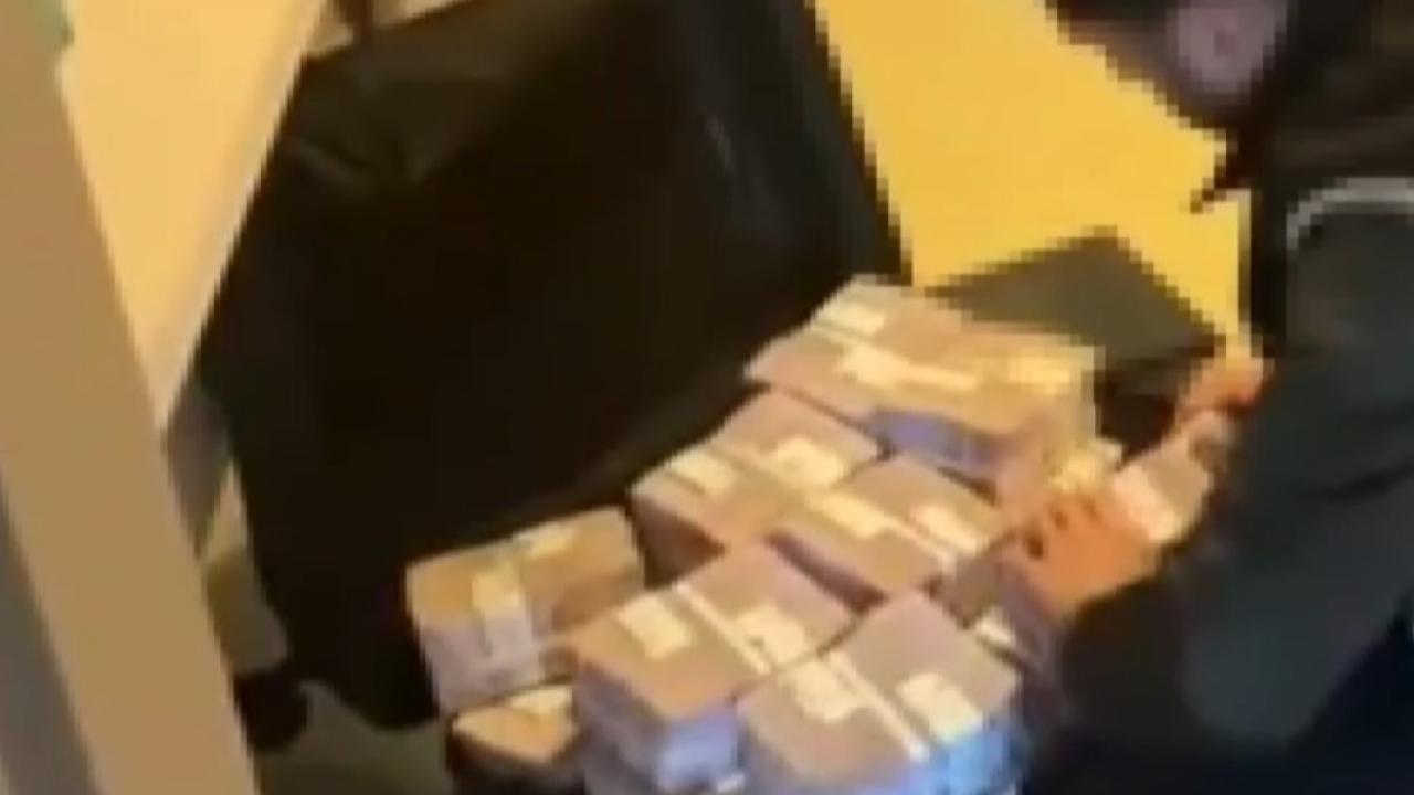 CHP'li Belediye operasyon! Balya balya 'rüşvet' paraları ele geçirildi!