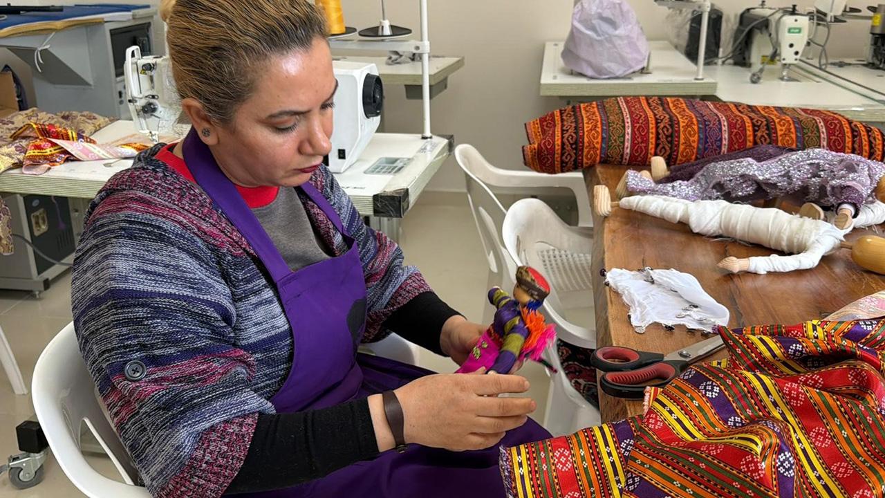 Depremde iş yerini kaybeden kadınlar yeniden üretime başladı