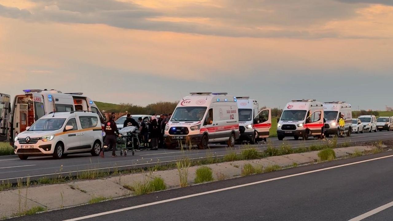 Diyarbakır'da feci kaza: Çok sayıda yaralı!