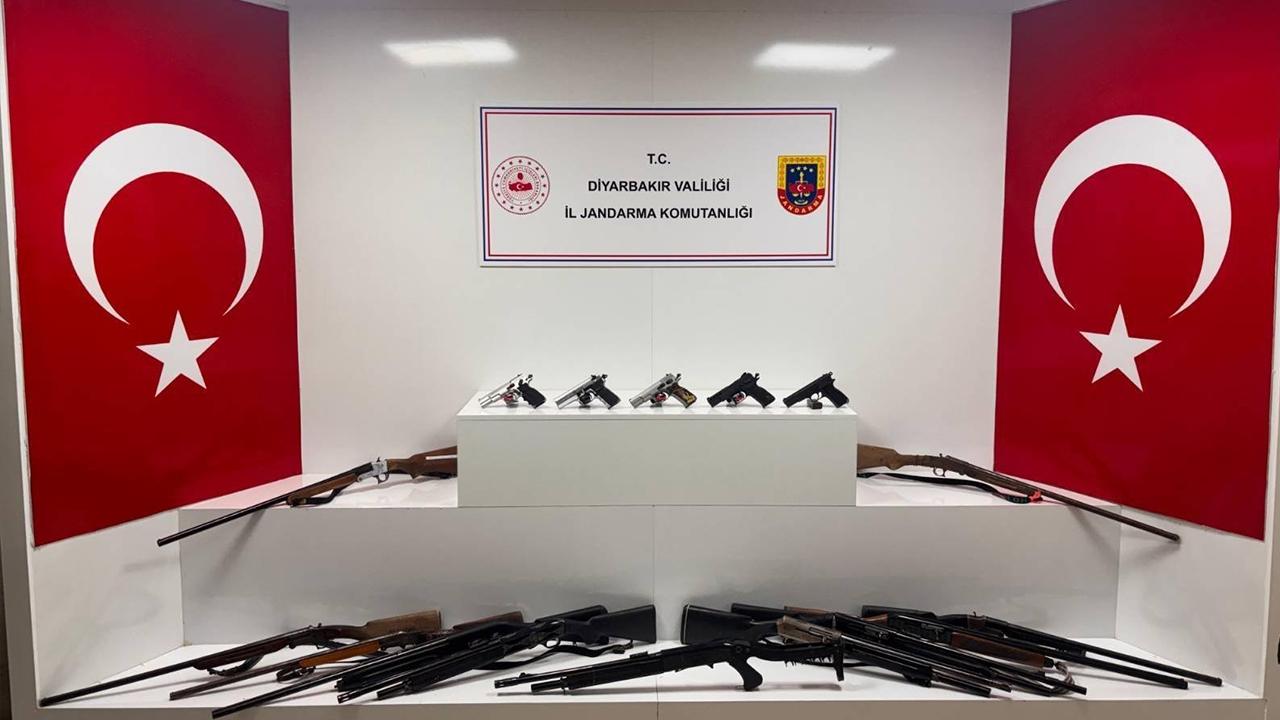 Diyarbakır'da kaçak silah operasyonu: Adeta cephanelik ele geçirildi!