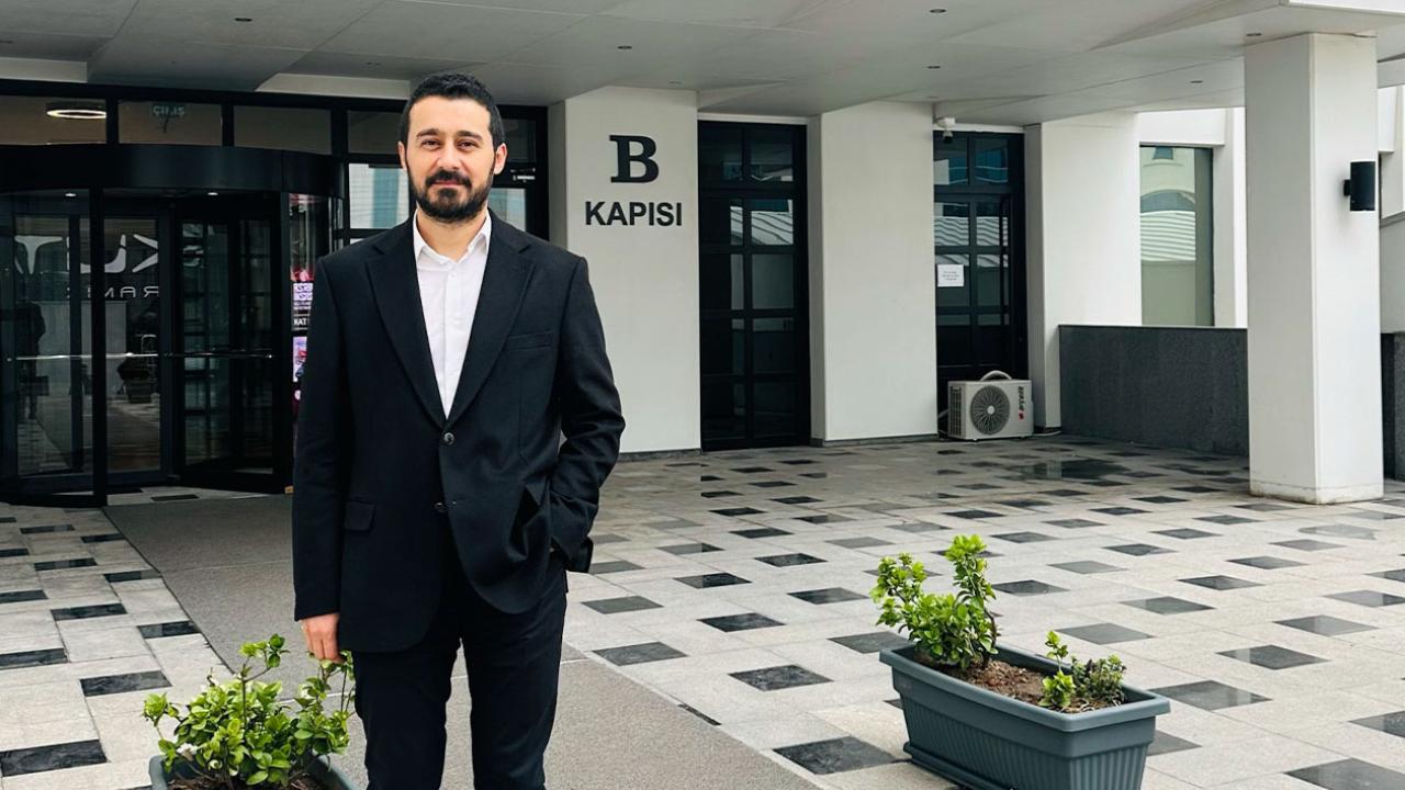 Dr. Mehmet Uluç’un “Saç” filmi yapay zeka festivalinde finalde!