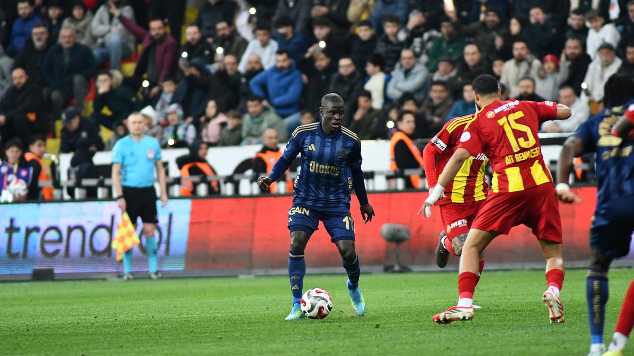 Fenerbahçe deplasmanda, Kayserispor'u mağlup etti!