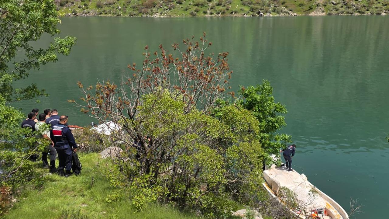 Fırat Nehri can aldı: Geriye çektiği fotoğraf kaldı!