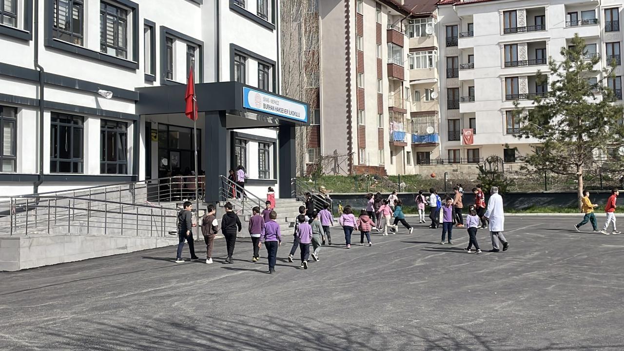 Sivas'ta eğitim sendikalarının iş bırakma çağrısı karşılık bulmadı!