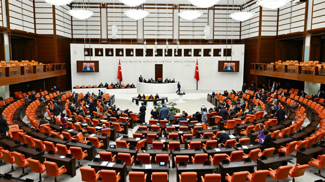 Sosyal medyada 15 yaş sınırı: İlk maddeler Meclis'ten geçti!