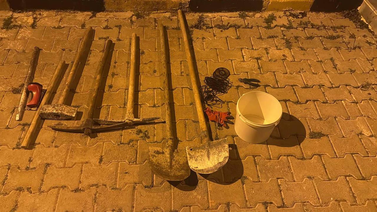 Urfa'da izinsiz kazı yapan şüpheliler suçüstü yakalandı