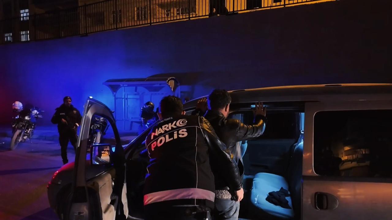 Urfa’da polis uygulamasında çok sayıda uyuşturucu ve silah yakalandı!