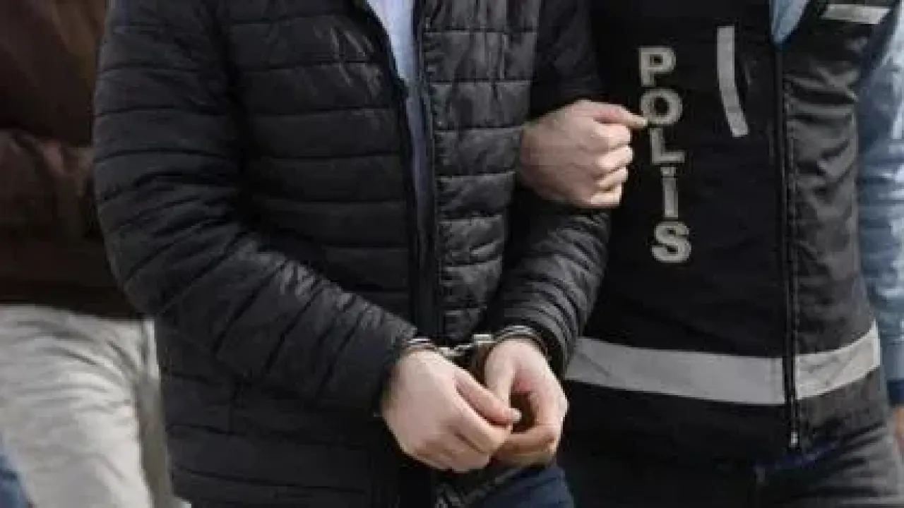 Urfa'da yaklaşık 28 ila 27 yıl hapsi bulunan 2 firari yakalandı!