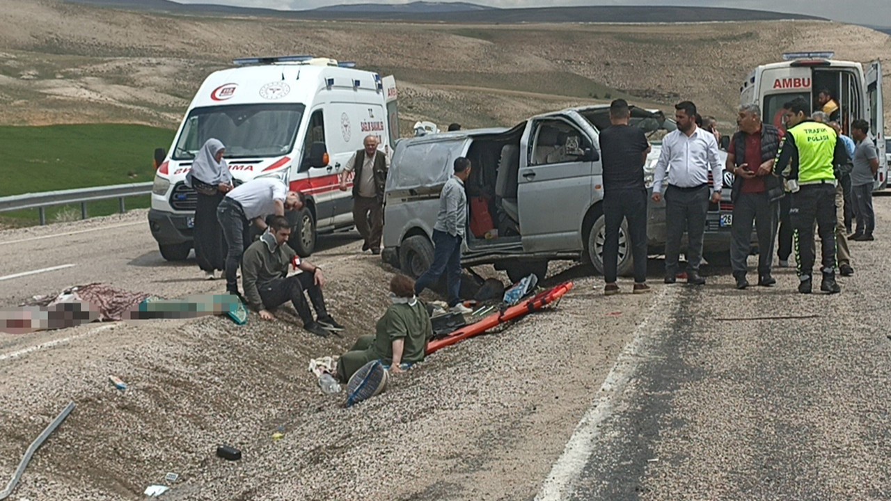 Bayram tatili yolunda feci kaza: Ortalık can pazarına döndü