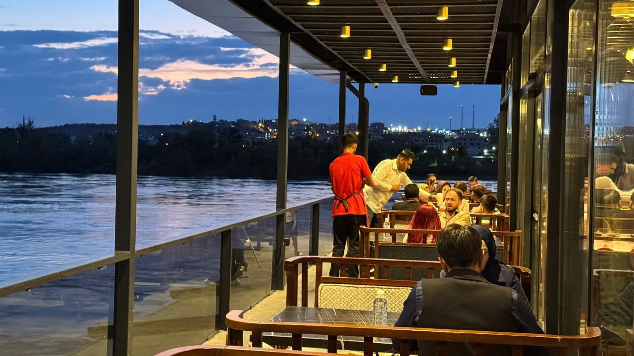 Bayram tatilinin gözdesi Fırat Nehri oldu!