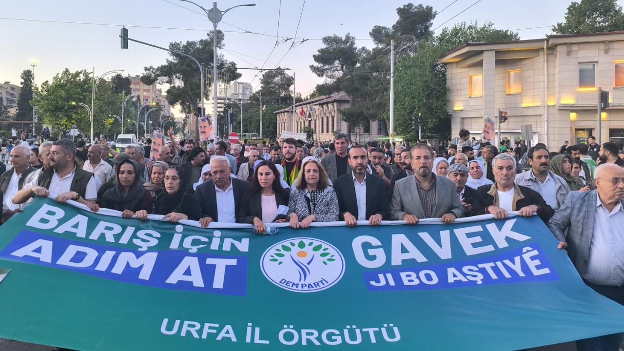 DEM Parti'den “Barış İçin Adım At” yürüyüşü düzenlendi!