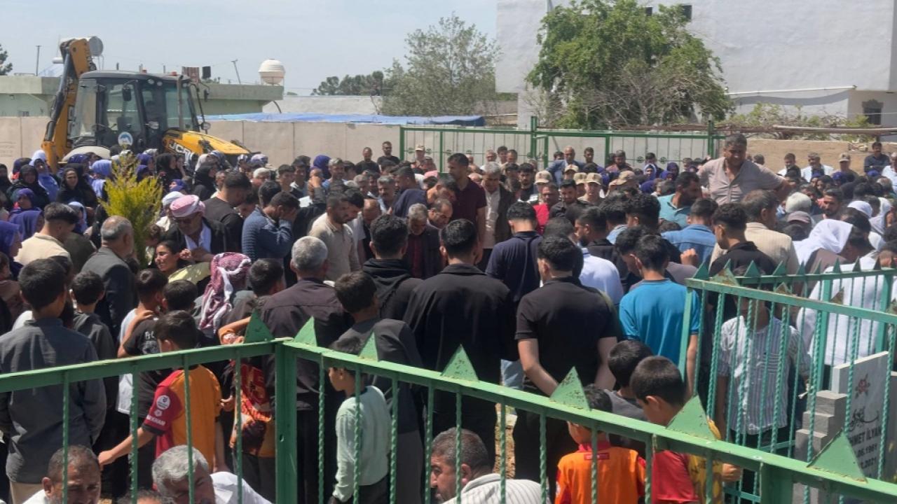 Evin damında ölü bulunan 5 yaşındaki çocuk defnedildi!