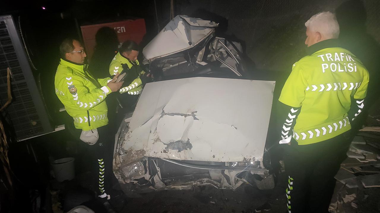Otomobil 50 metre yükseklikten şarampole uçtu!