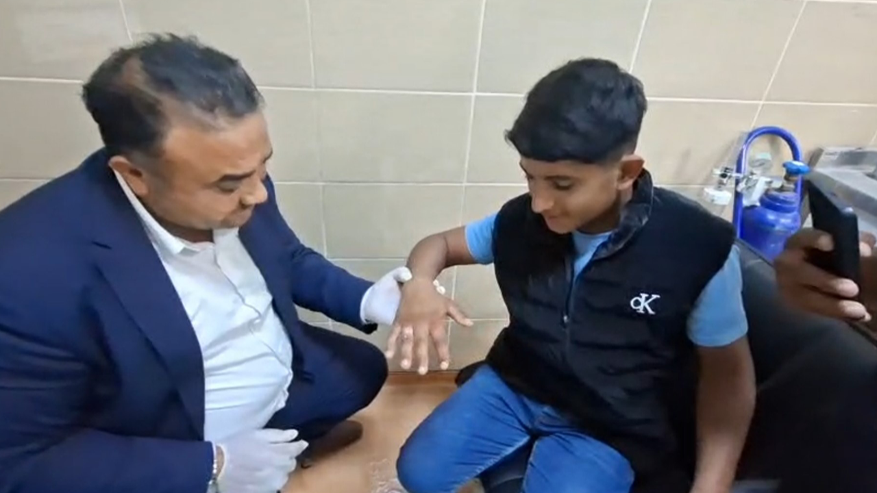 Parmağına sıkışan yüzük itfaiye amiri tarafından çıkarıldı!