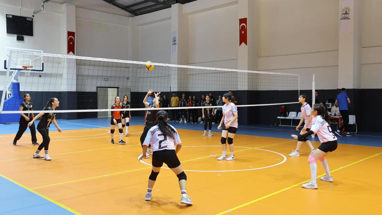 Siverek’te Gençlik Haftası coşkusu: Voleybol Turnuvası sona erdi