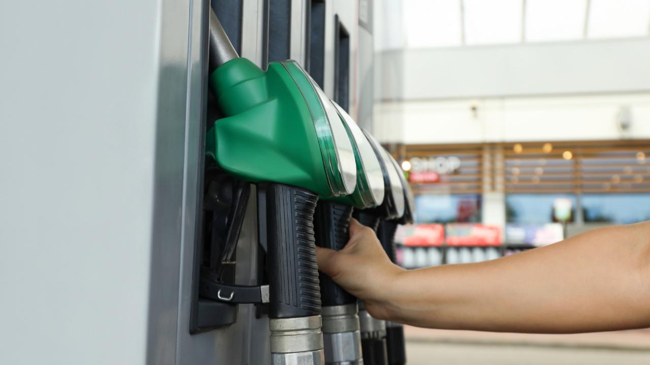 ABD-İran görüşmeleri petrolü eritti: Motorin düştü!