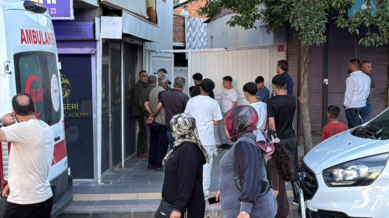 Evin bahçesinde dehşet veren görüntü: Ağaçta asılı halde bulundu!