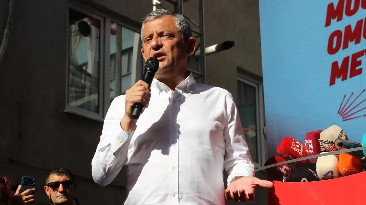 CHP Genel Merkezi’ndeki araç görüntülerine Özgür Özel’den yanıt!