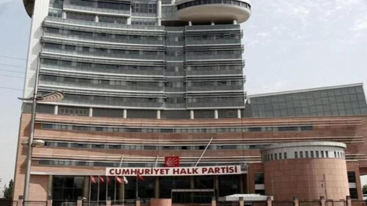 CHP’de sular durulmuyor! Özel’in ekibinden istifa kararı!