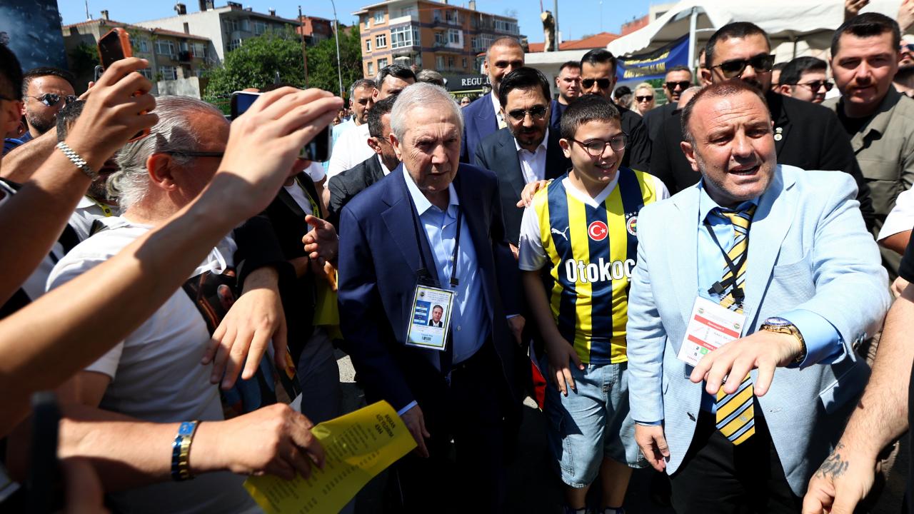 Fenerbahçe’de kritik gün: Adaylara büyük ilgi!